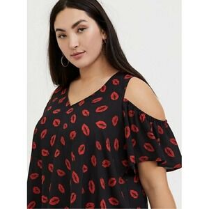 Torrid Womens Black Red Lips Print Cold‎ Shoulder V Neck Blouse Size 2X